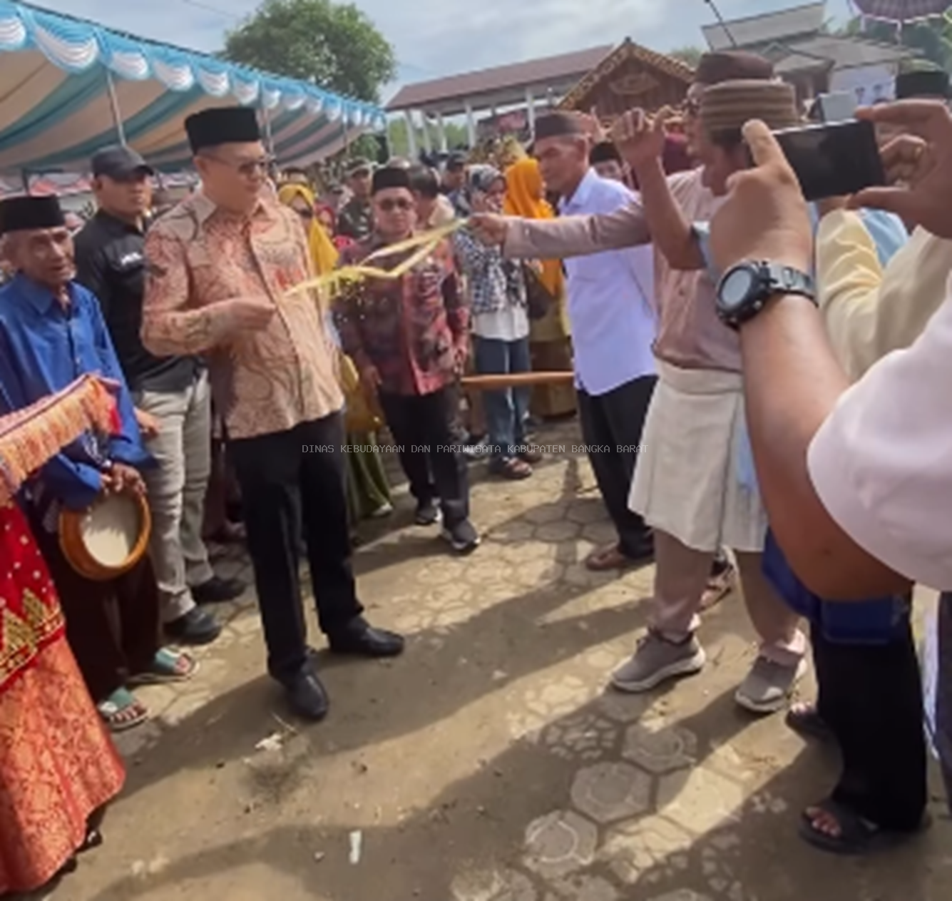 Pesta “Panggil” Suku Ketapik Desa Kacung